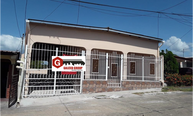 SAN ANTONIO / 250M / 3 HABITACIONES / 3 PARKING / TERRAZA / PATIO