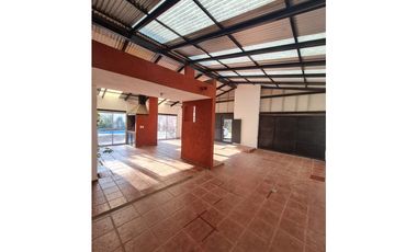 Se ALQUILA Casa C/Pileta 2 dor, 2 baños, 2 Cocheras