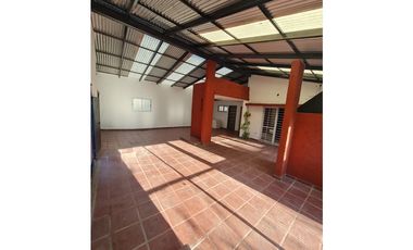 Se ALQUILA Casa C/Pileta 2 dor, 2 baños, 2 Cocheras