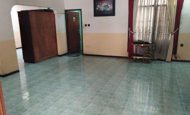 Rumah Tinggal di Jalan Sekelimus, Bandung - Jawa Barat