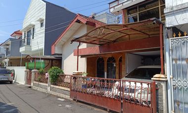 Rumah Tinggal di Jalan Sekelimus, Bandung - Jawa Barat