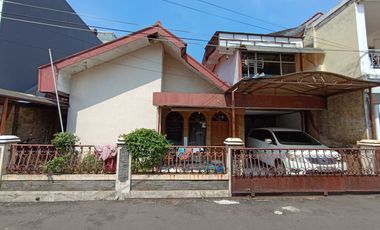 Rumah Tinggal di Jalan Sekelimus, Bandung - Jawa Barat