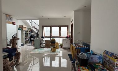 Disewakan rumah Cantik di Tebet