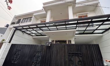Disewakan rumah Cantik di Tebet