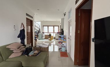 Disewakan rumah Cantik di Tebet