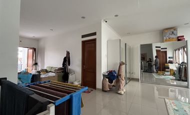 Disewakan rumah Cantik di Tebet