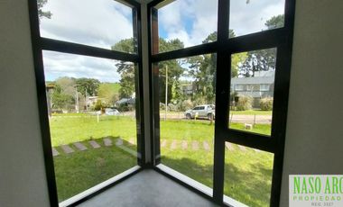 Propiedad de diseño a estrenar en venta en Sierra de los Padres. Gas natural