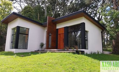 Propiedad de diseño a estrenar en venta en Sierra de los Padres. Gas natural