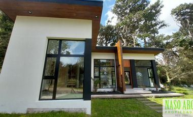 Propiedad de diseño a estrenar en venta en Sierra de los Padres. Gas natural