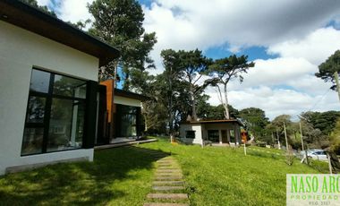 Propiedad de diseño a estrenar en venta en Sierra de los Padres. Gas natural