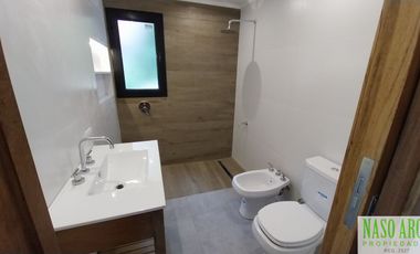 Propiedad de diseño a estrenar en venta en Sierra de los Padres. Gas natural