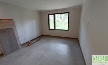 Propiedad de diseño a estrenar en venta en Sierra de los Padres. Gas natural