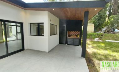 Propiedad de diseño a estrenar en venta en Sierra de los Padres. Gas natural