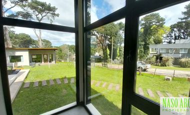 Propiedad de diseño a estrenar en venta en Sierra de los Padres. Gas natural