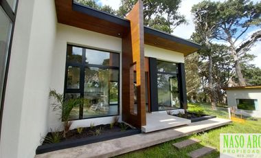 Propiedad de diseño a estrenar en venta en Sierra de los Padres. Gas natural