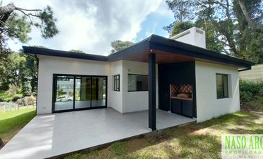 Propiedad de diseño a estrenar en venta en Sierra de los Padres. Gas natural