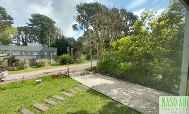 Propiedad de diseño a estrenar en venta en Sierra de los Padres. Gas natural