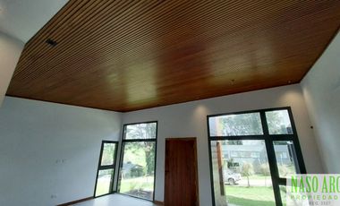 Propiedad de diseño a estrenar en venta en Sierra de los Padres. Gas natural