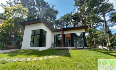 Propiedad de diseño a estrenar en venta en Sierra de los Padres. Gas natural