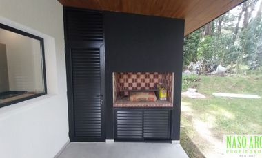 Propiedad de diseño a estrenar en venta en Sierra de los Padres. Gas natural