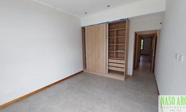 Propiedad de diseño a estrenar en venta en Sierra de los Padres. Gas natural