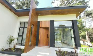 Propiedad de diseño a estrenar en venta en Sierra de los Padres. Gas natural