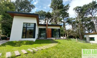 Propiedad de diseño a estrenar en venta en Sierra de los Padres. Gas natural