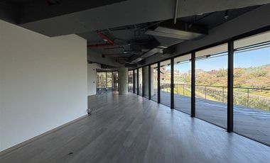 Local Comercial en Arriendo en Avenida Santa María con Carolina Rabat