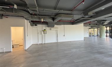 Local Comercial en Arriendo en Avenida Santa María con Carolina Rabat