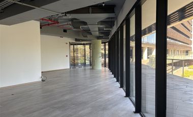 Local Comercial en Arriendo en Avenida Santa María con Carolina Rabat