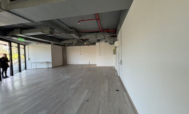 Local Comercial en Arriendo en Avenida Santa María con Carolina Rabat