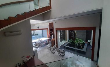 Rumah Erlangga Mewah plus Kolam Renang dekat Simpang Lima