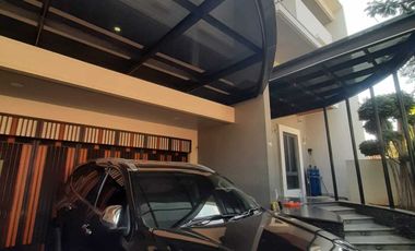 Rumah Erlangga Mewah plus Kolam Renang dekat Simpang Lima