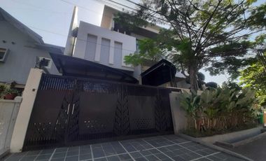 Rumah Erlangga Mewah plus Kolam Renang dekat Simpang Lima