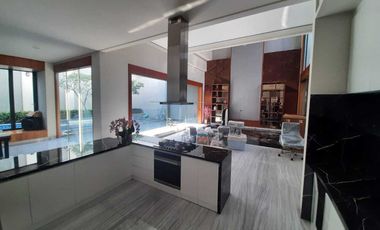 Rumah Erlangga Mewah plus Kolam Renang dekat Simpang Lima