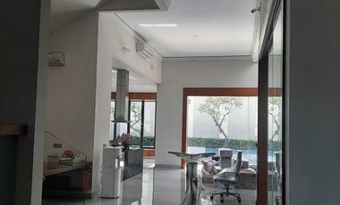 Rumah Erlangga Mewah plus Kolam Renang dekat Simpang Lima