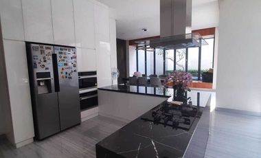 Rumah Erlangga Mewah plus Kolam Renang dekat Simpang Lima