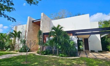 Residencia en venta en Yucatán Country Club