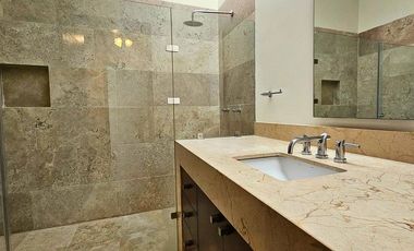 Residencia en venta en Yucatán Country Club