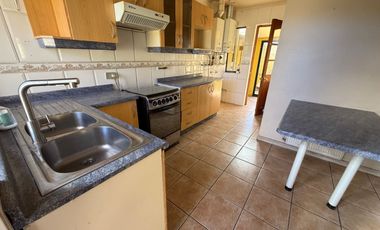 Casa en venta c/ estacionamiento en Huertos Familiares