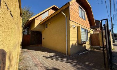 Casa en venta c/ estacionamiento en Huertos Familiares