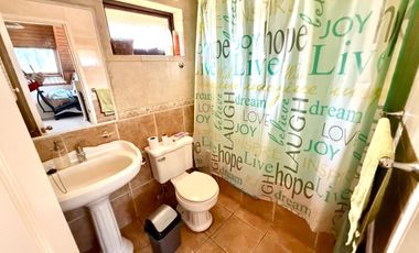 Casa en venta c/ estacionamiento en Huertos Familiares