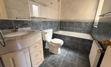 Casa en venta c/ estacionamiento en Huertos Familiares