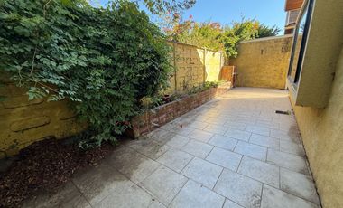 Casa en venta c/ estacionamiento en Huertos Familiares