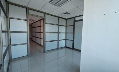 ARRIENDO OFICINA SALONES PRIVADOS 180 MTS METRO P  VALDIVIA