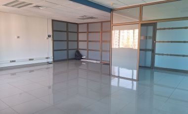 ARRIENDO OFICINA SALONES PRIVADOS 180 MTS METRO P  VALDIVIA