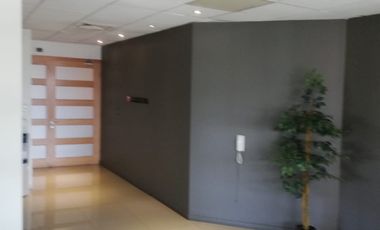 ARRIENDO OFICINA SALONES PRIVADOS 180 MTS METRO P  VALDIVIA