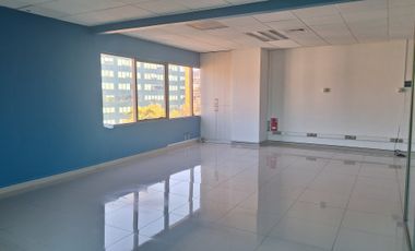 ARRIENDO OFICINA SALONES PRIVADOS 180 MTS METRO P  VALDIVIA