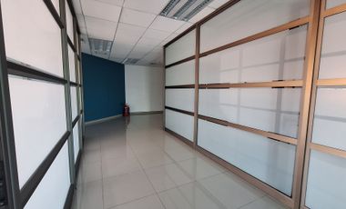 ARRIENDO OFICINA SALONES PRIVADOS 180 MTS METRO P  VALDIVIA