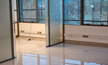 ARRIENDO OFICINA SALONES PRIVADOS 180 MTS METRO P  VALDIVIA